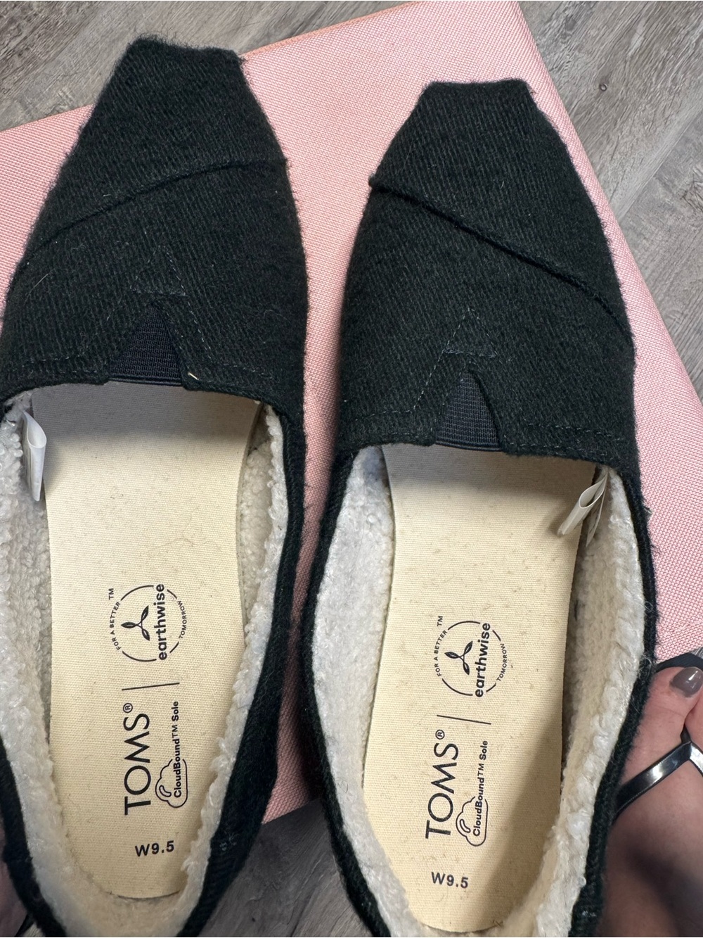 TOMS Women’sdark green slip-On Alpargata Shoes - W9.5